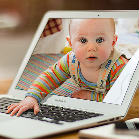 Kisgyerekes édesanyák online élete
